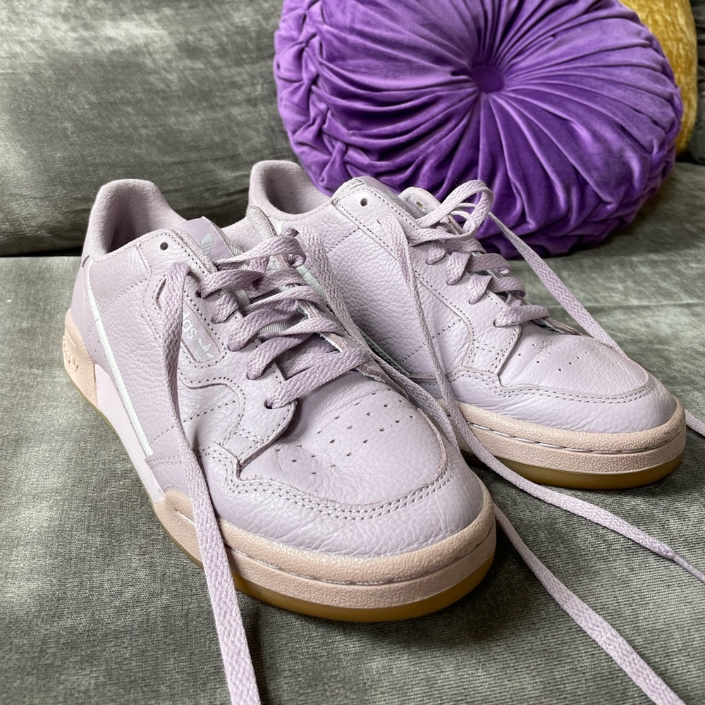 Adidas  snickers 9 1/2 . 💜 Beautiful lavender Color 💜